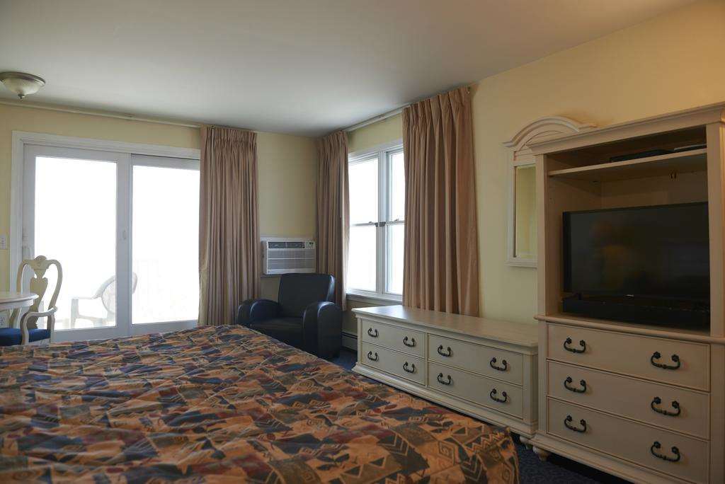 Drifting Sands Oceanfront Hotel Ship Bottom Room photo